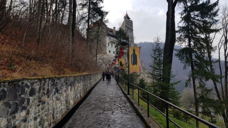 The road leading up to the Dacula Castle