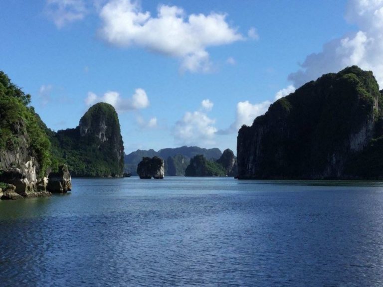 Halong bay - Vietnam Two most warm-hearted countries