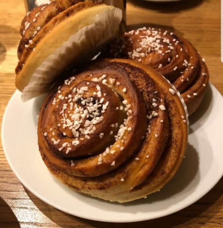 Kanelbulle - Cianmmon Roll. Sweden is a cold and cashless society.