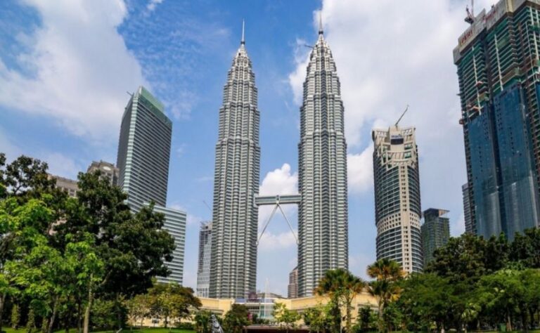 The Petronas twin towers - the tallest twin towers worldwide. 15 cheapest countries to visit worldwide.