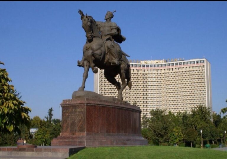 Uzbekistan Hotel and the statue of at Amir Temur at Amir Temur Square. Uzbekistan, the country in the heart of Central Asia