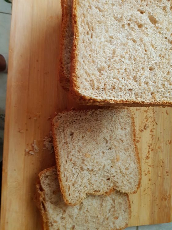 Wheat germ, oats, garlic, whole wheat flour, honey, ground flaxseed and white flour bread. The benefits of cooking as a hobby