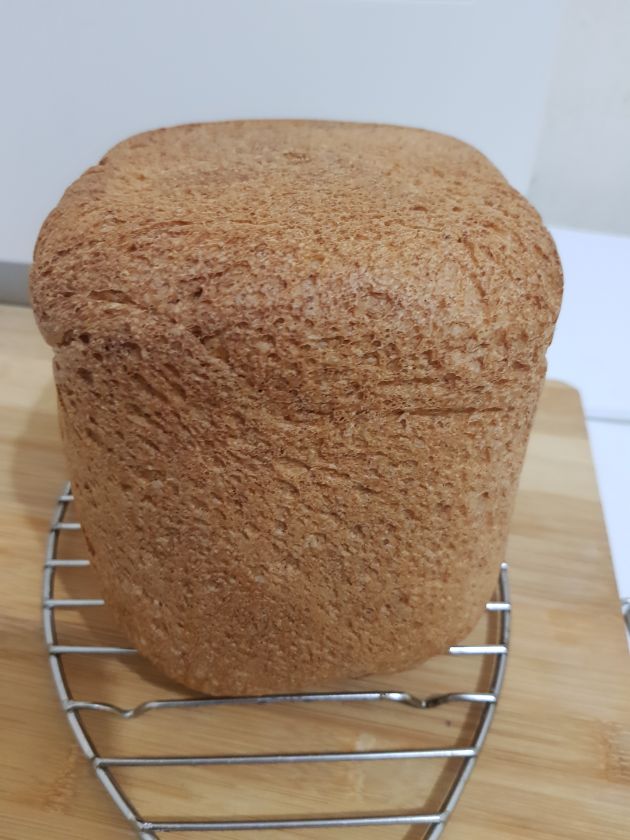 Wheat germ, Parmesan cheese, garlic and flaxseed bread. Freshly baked bread in the Hamilton Beach bread maker. flaxseed and white flour bread. The benefits of cooking as a hobby